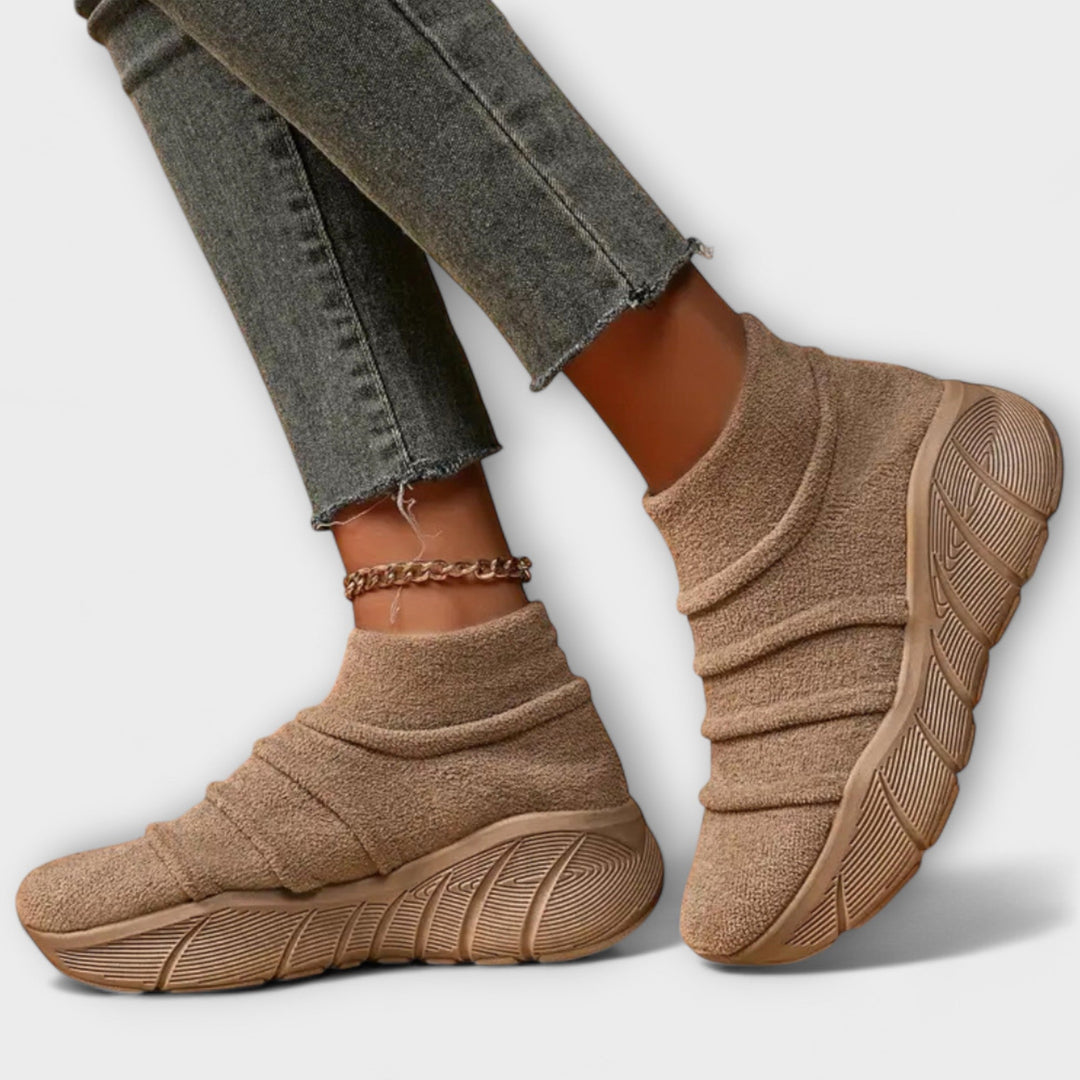Ailís - Stylish and Cozy Sneakers