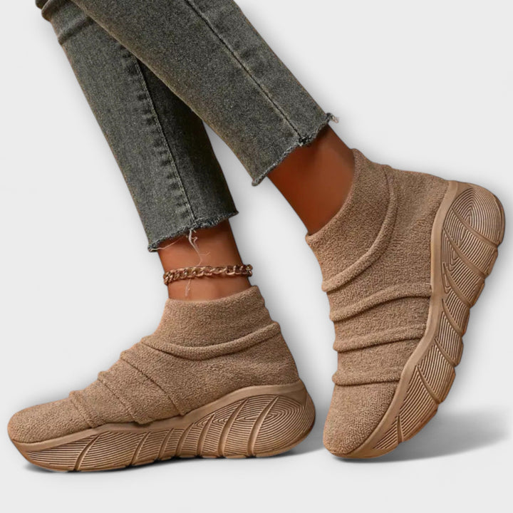 Ailís - Stylish and Cozy Sneakers