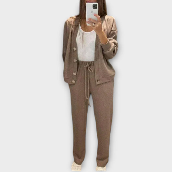 Sinéad - Effortless Elegance Ensemble