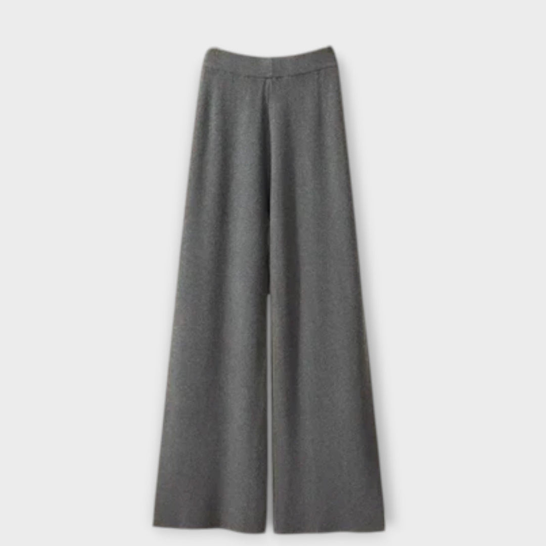 Aoibhín - Stylish and Cozy Ensemble