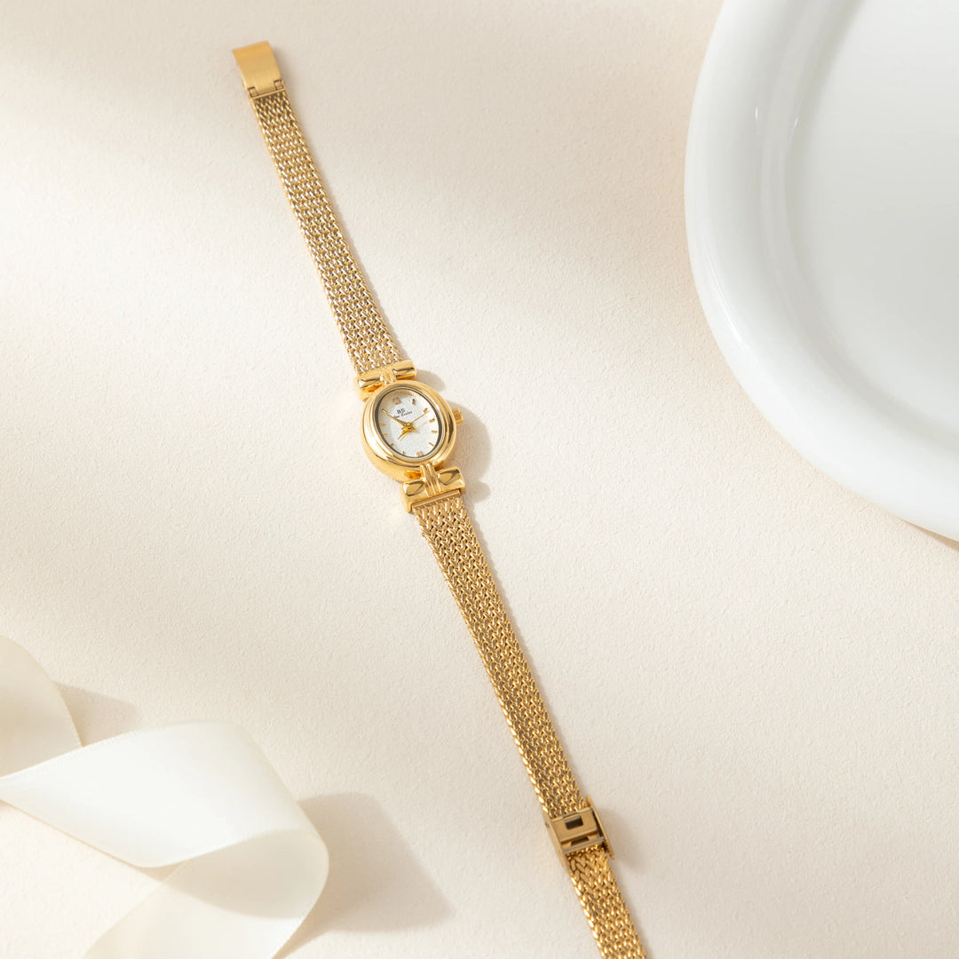 Órla - Elegant Gold Oval Timepiece