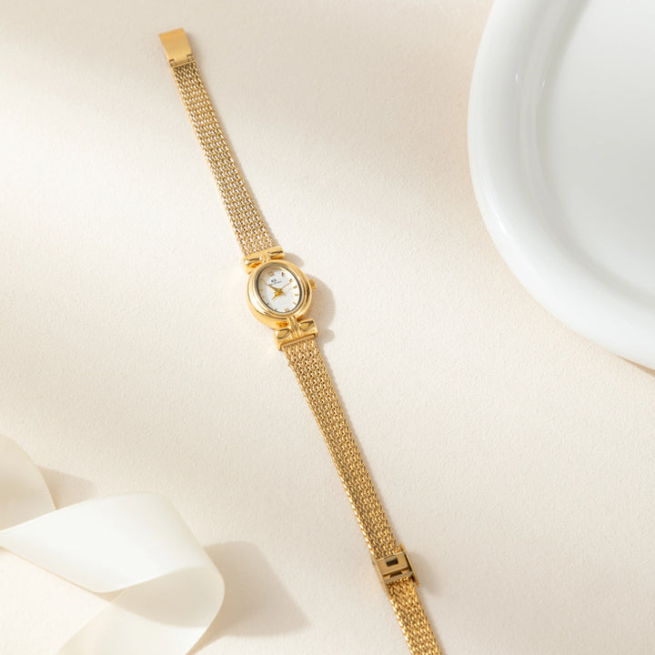 Órla - Elegant Gold Oval Timepiece