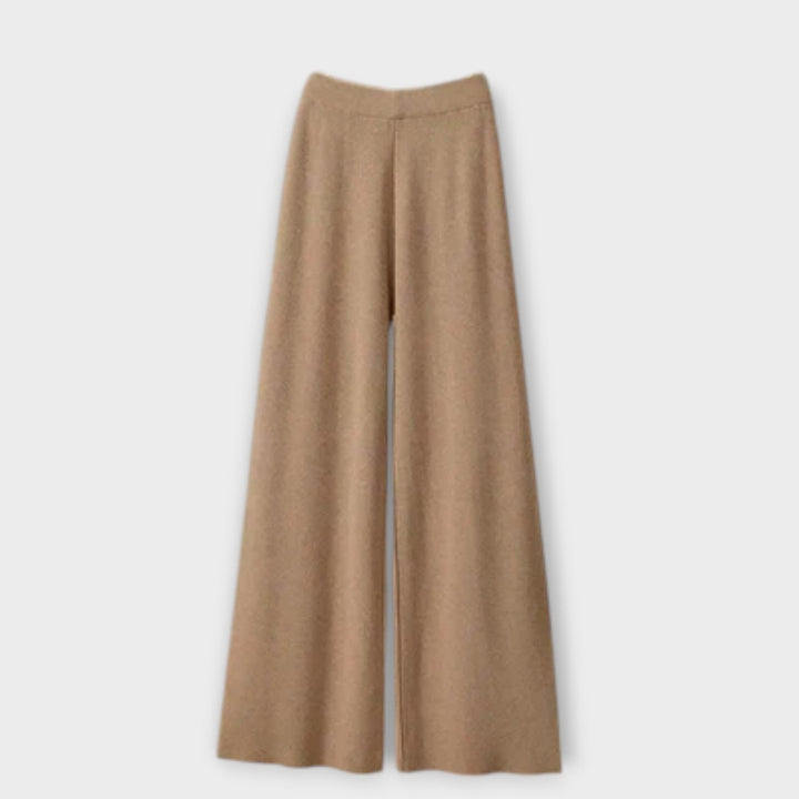 Aoibhín - Stylish and Cozy Ensemble