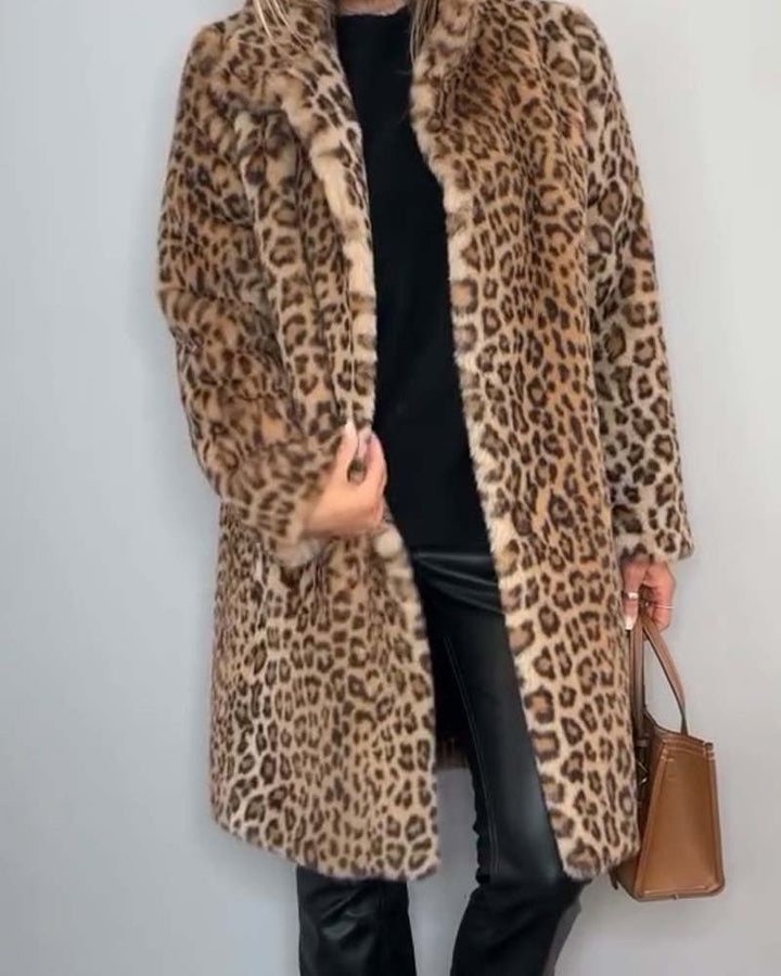 Clara - Chic Leopard Print Coat
