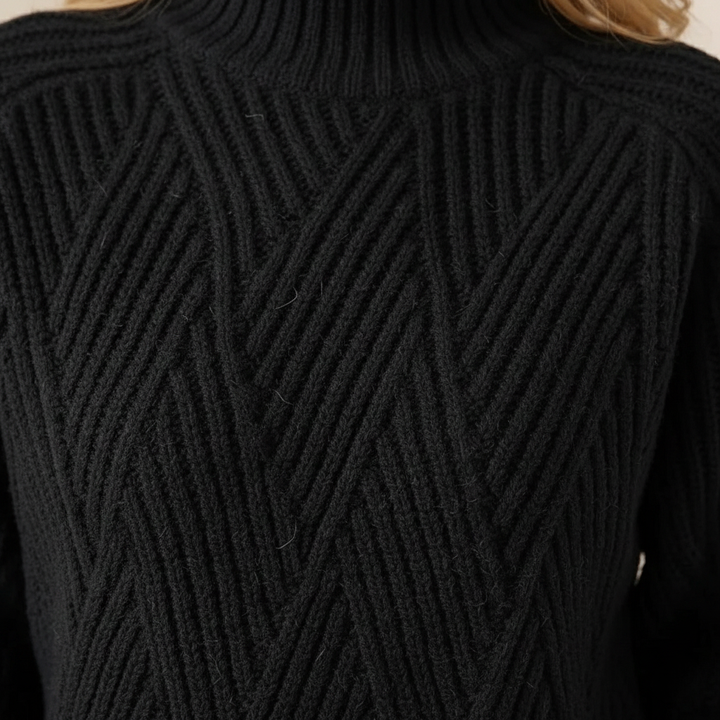 Clara – Chunky Black Jumper with V-Structure