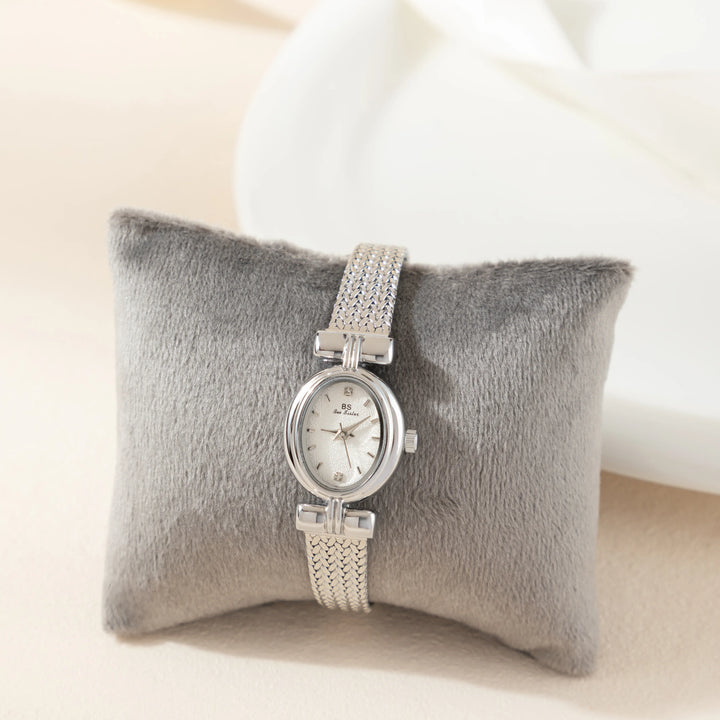Órla - Elegant Gold Oval Timepiece
