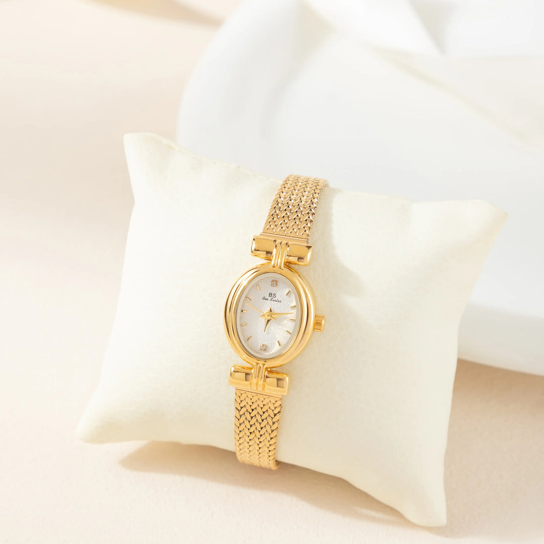 Órla - Elegant Gold Oval Timepiece