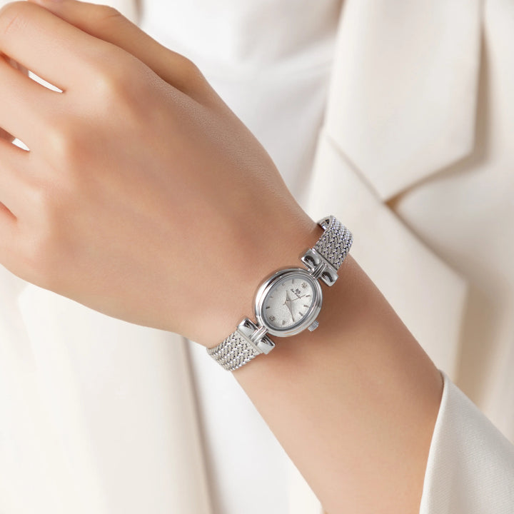 Órla - Elegant Gold Oval Timepiece