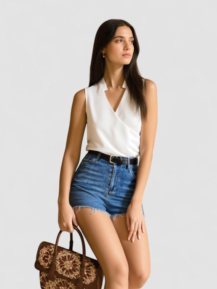 Saoirse - Cozy V-Neck Tee