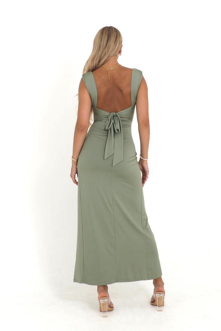 Doireann - Elegant Sculpted Maxi Dress