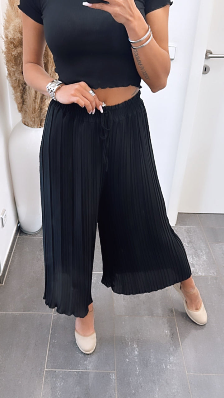 Ciara - Chic Pleated Trousers