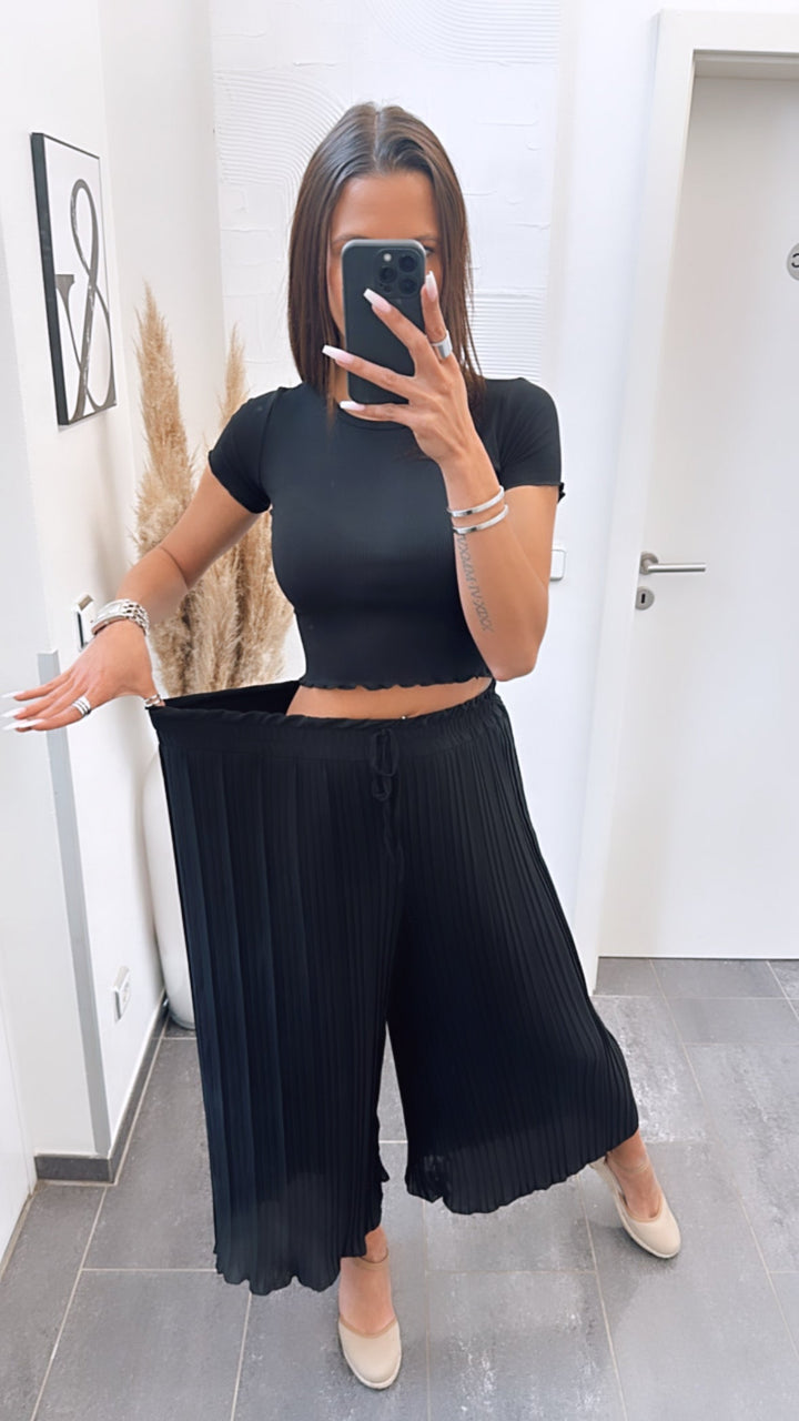 Ciara - Chic Pleated Trousers