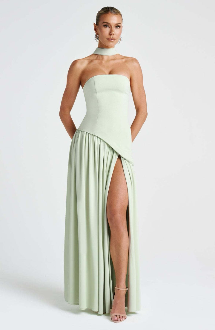 Iseult - Elegant Maxi Dress