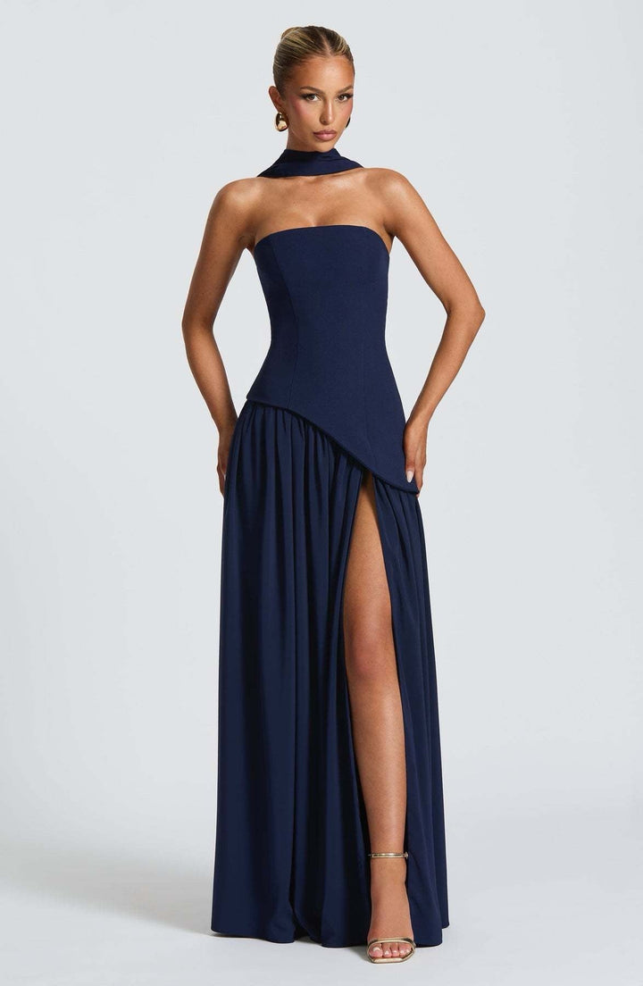 Iseult - Elegant Maxi Dress
