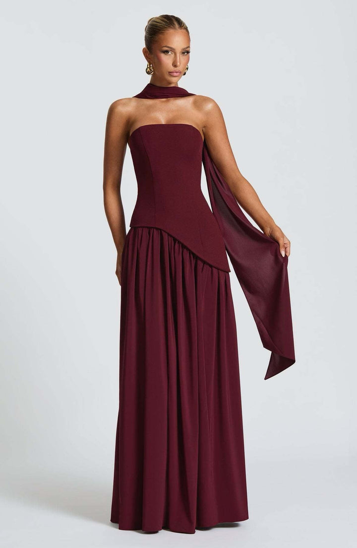 Iseult - Elegant Maxi Dress
