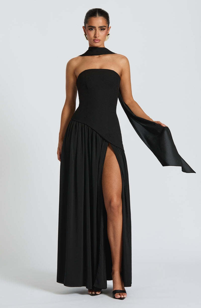 Iseult - Elegant Maxi Dress