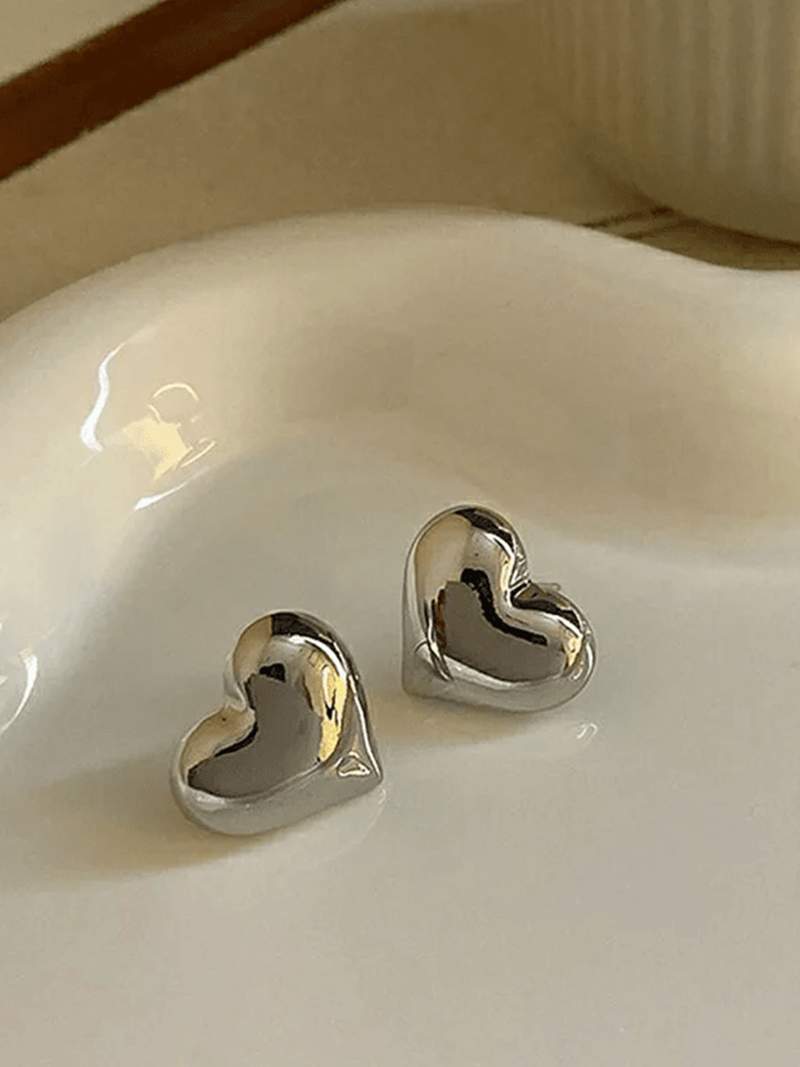 Gráinne - Bold Heart-Shaped Hoop Earrings
