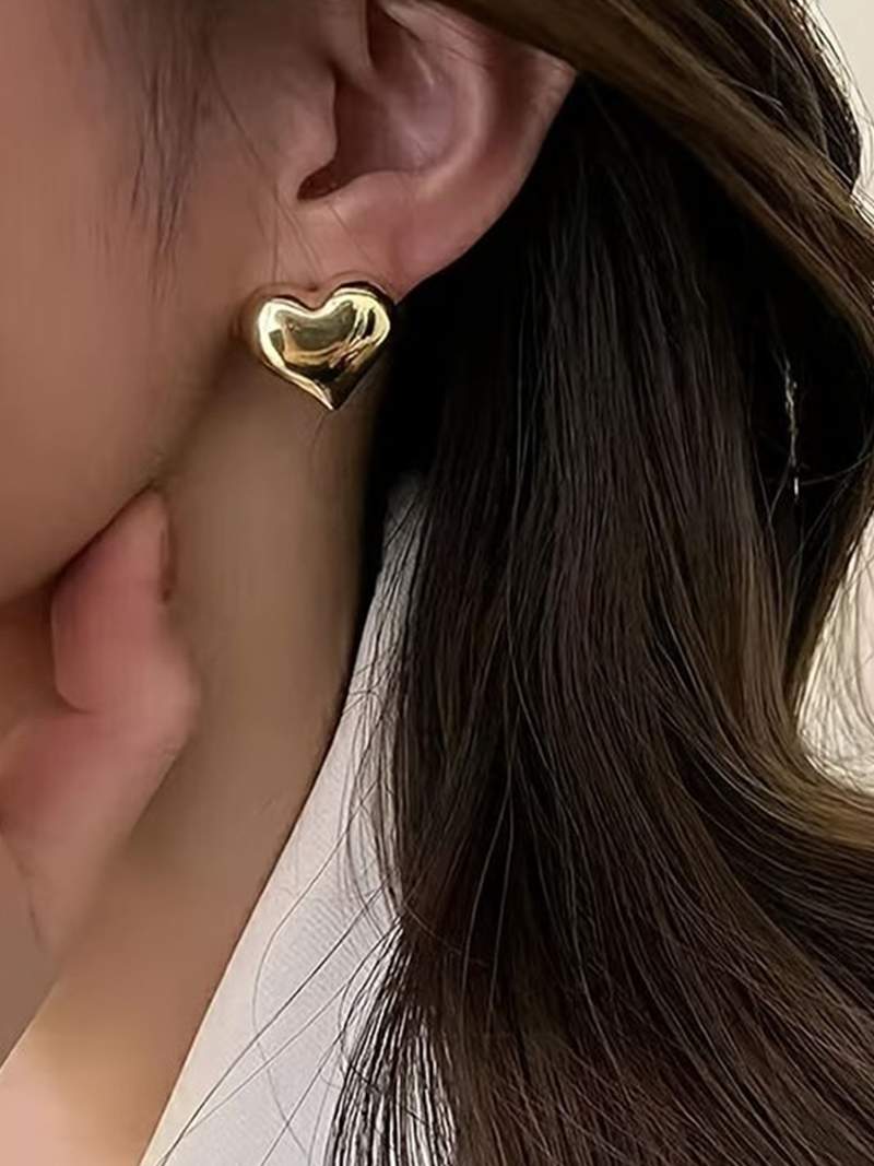 Gráinne - Bold Heart-Shaped Hoop Earrings