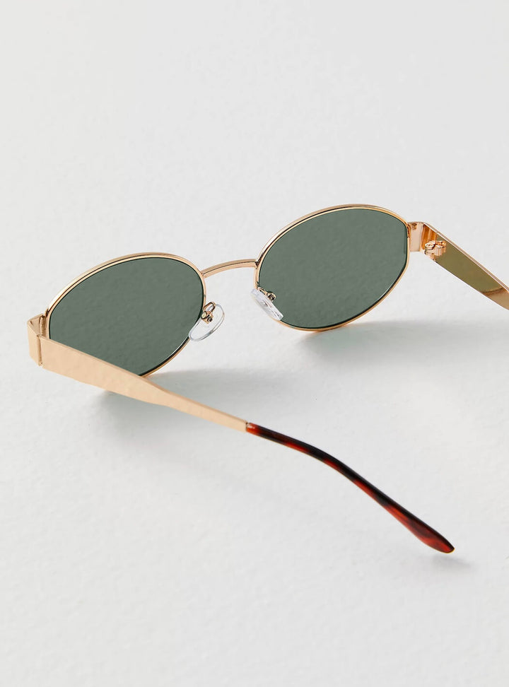 Sinéad - Timeless Vintage Eyewear