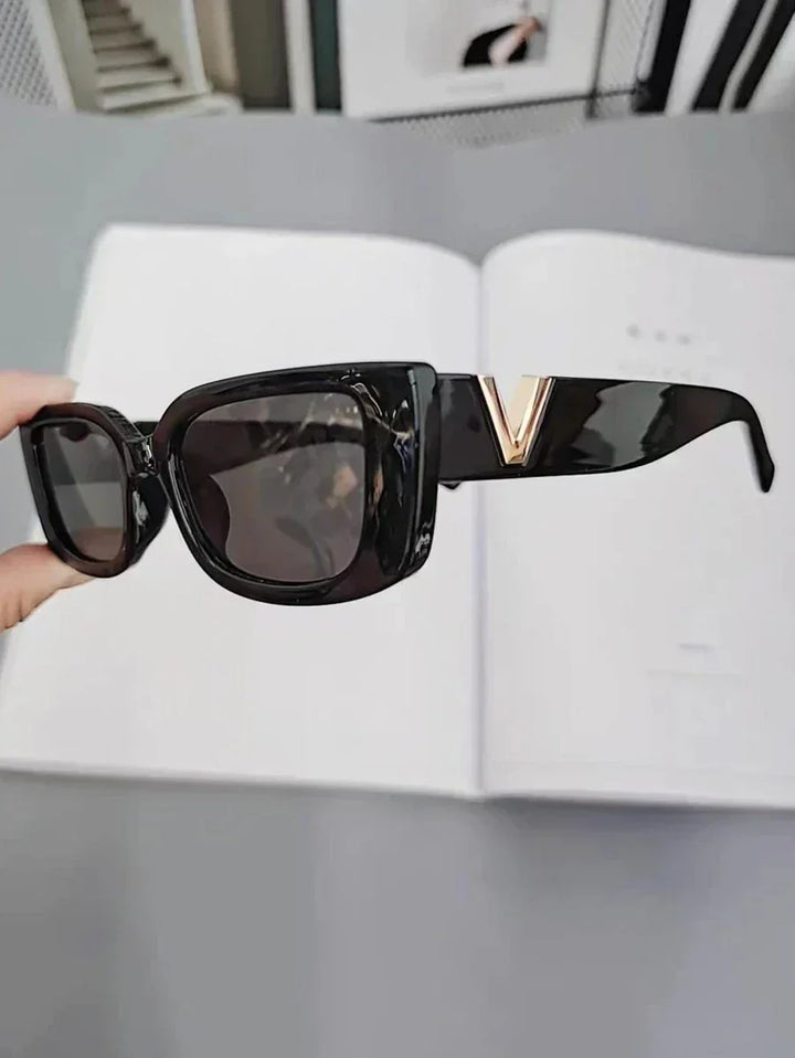 Nuala - Oval Gold-Toned Glasses
