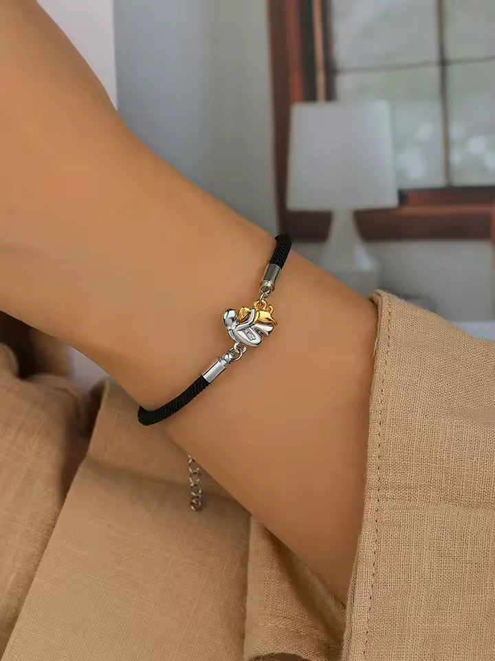 Sinéad - Stylish Pendant Bracelet