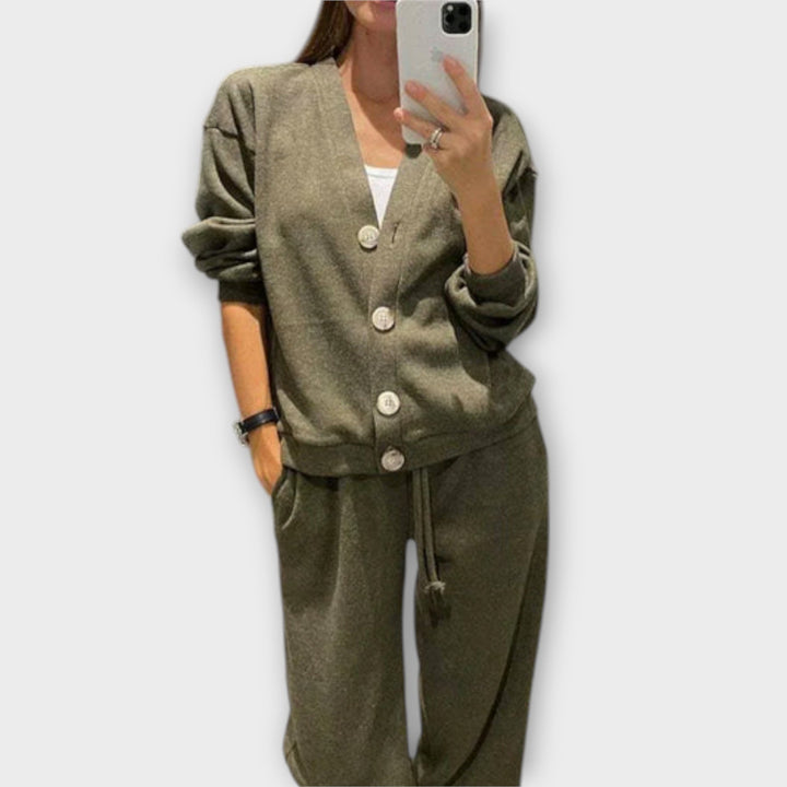 Sinéad - Effortless Elegance Ensemble