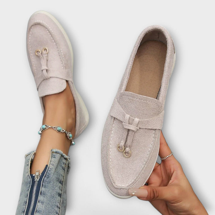 Bébhinn - Beige Lace Slip-On Moccasins
