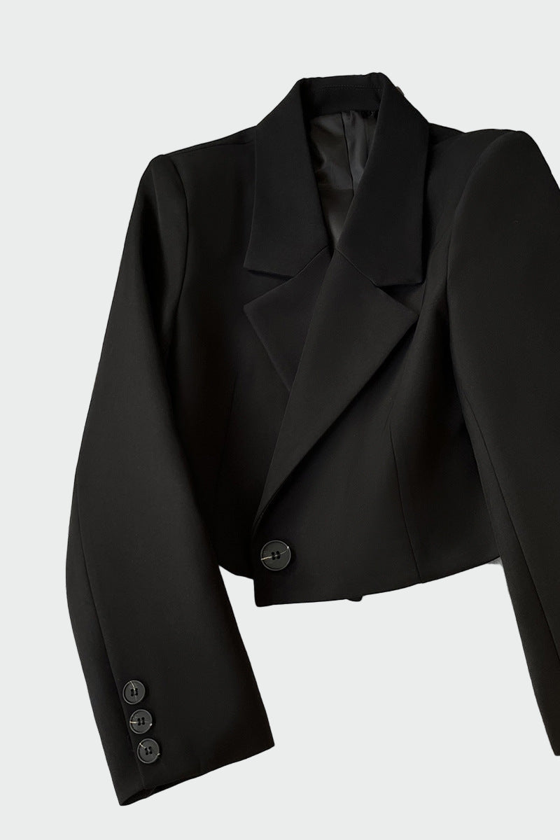 Saoirse - Chic Short Blazer