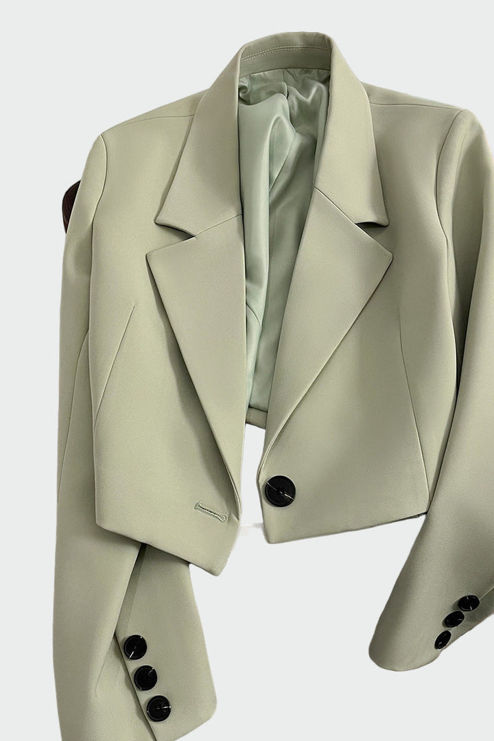Saoirse - Chic Short Blazer