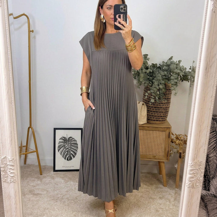 Ailionóra - Flowing Pleated Maxi Dress