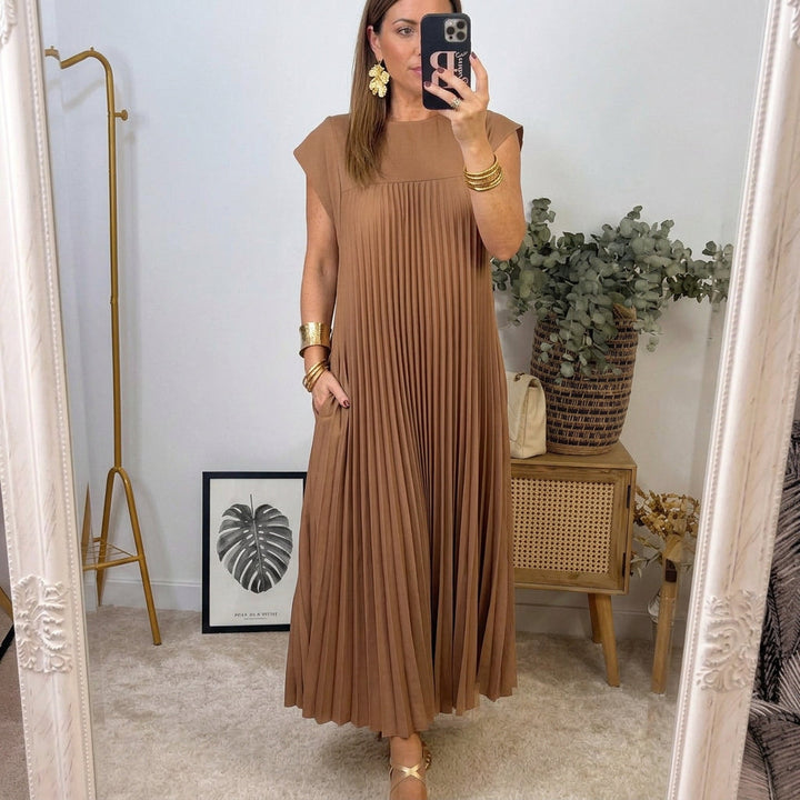 Ailionóra - Flowing Pleated Maxi Dress