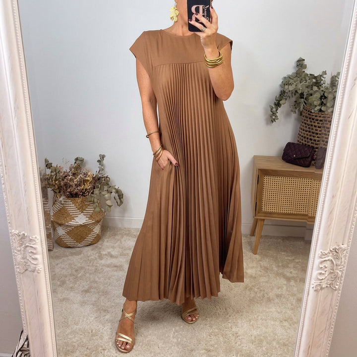 Ailionóra - Flowing Pleated Maxi Dress