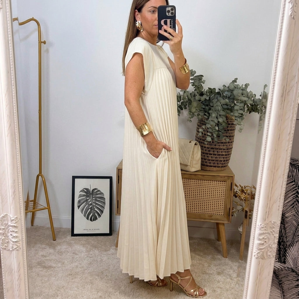 Anaïs - Flowing Pleated Maxi Dress