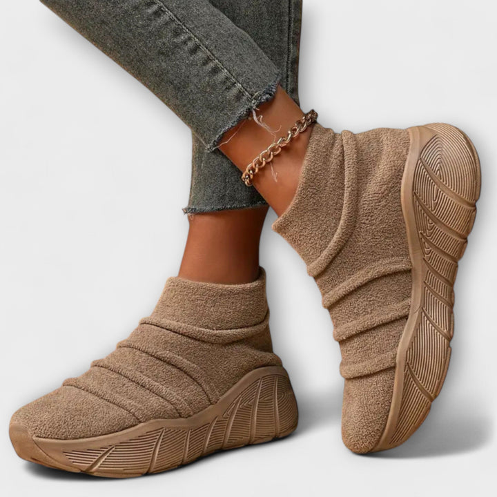 Ailís - Stylish and Cozy Sneakers