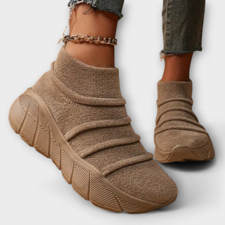 Ailís - Stylish and Cozy Sneakers